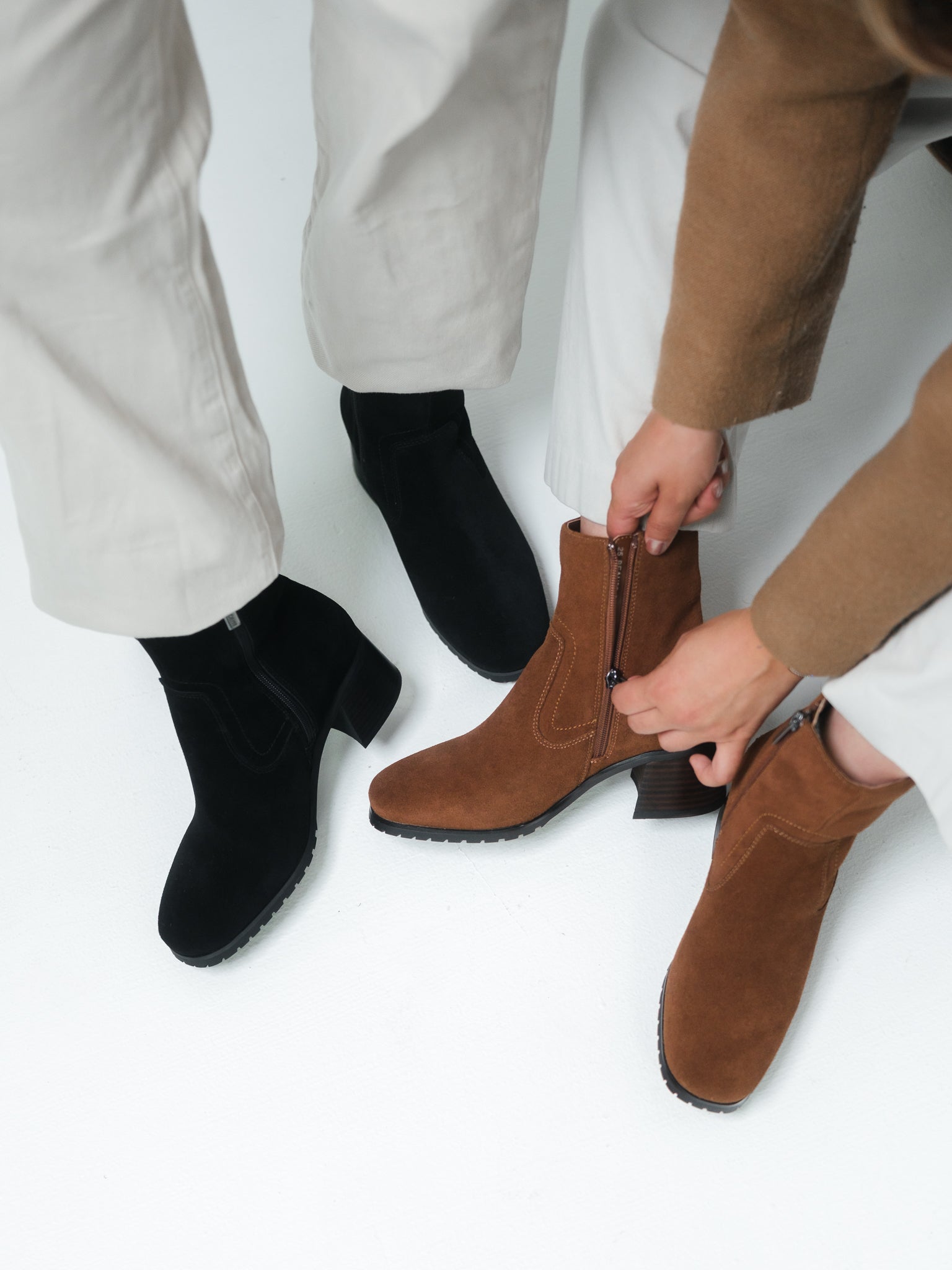 BEAU25 - Black Suede